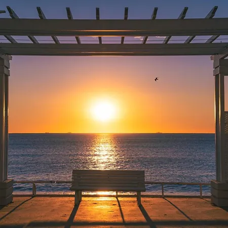 Charming Flat, Fully Equipped, Air Conditioning, Only 300m - La Loge דירה