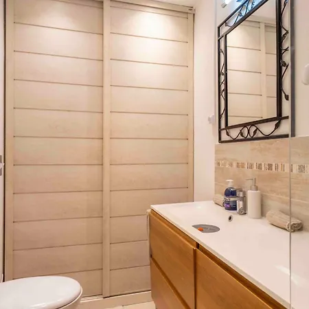 Charming Flat, Fully Equipped, Air Conditioning, Only 300m - La Loge *