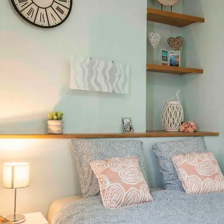 Charming Flat, Fully Equipped, Air Conditioning, Only 300m - La Loge דירה