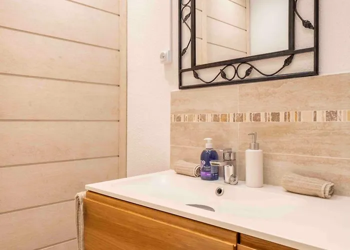 Charming Flat, Fully Equipped, Air Conditioning, Only 300m - La Loge *