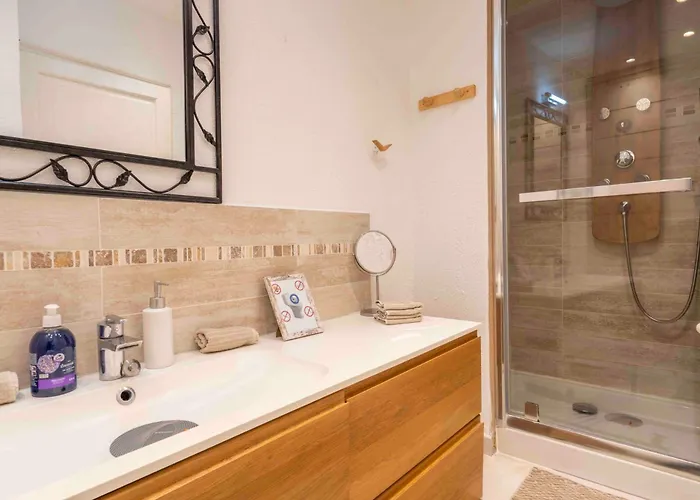 Appartement Charming Flat, Fully Equipped, Air Conditioning, Only 300m - La Loge *