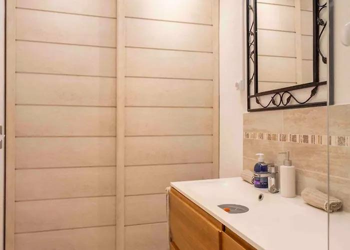 Charming Flat, Fully Equipped, Air Conditioning, Only 300m - La Loge *