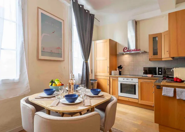 Charming Flat, Fully Equipped, Air Conditioning, Only 300m - La Loge شقة